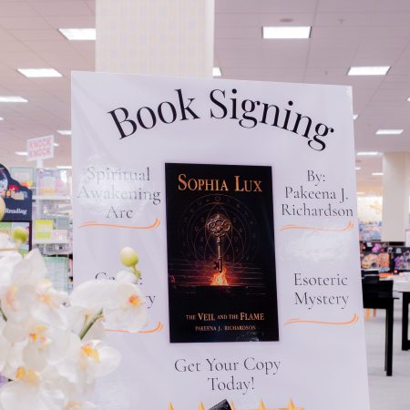 AlluringBeauty-BookSigning2-017