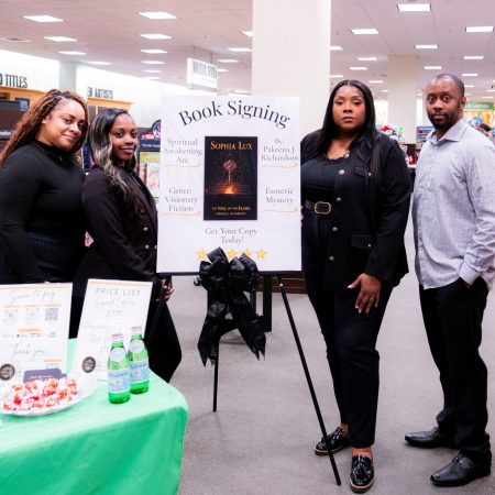 AlluringBeauty-BookSigning2-048