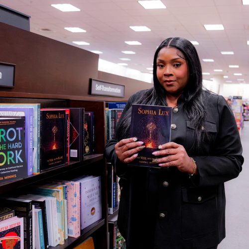 AlluringBeauty-BookSigning2-065