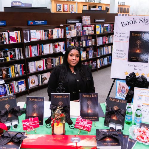 AlluringBeauty-BookSigning2-069