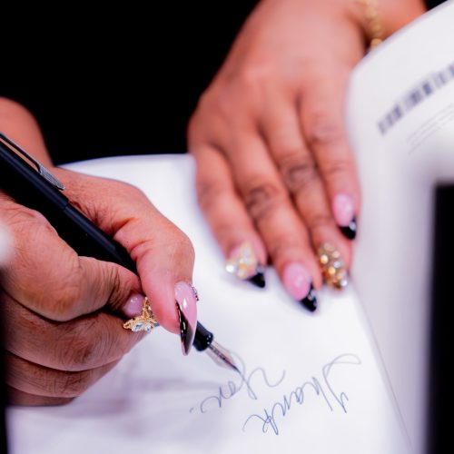AlluringBeauty-BookSigning2-073