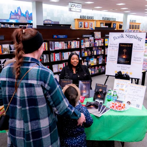 AlluringBeauty-BookSigning2-074