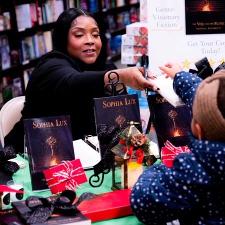 AlluringBeauty-BookSigning2-075