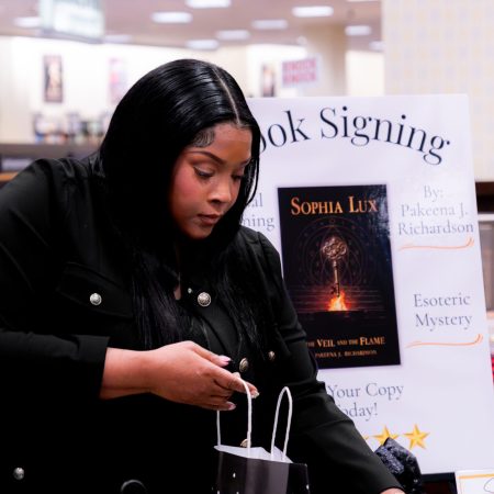 AlluringBeauty-BookSigning2-082