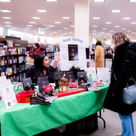 AlluringBeauty-BookSigning2-084